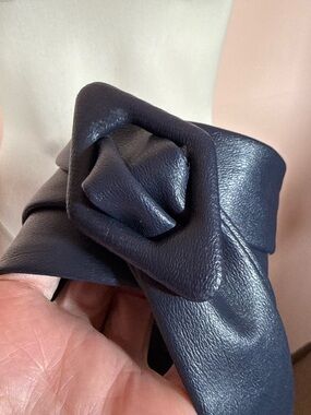 Vintage minimalist navy blue leather Mod slip through Belt medium/ large